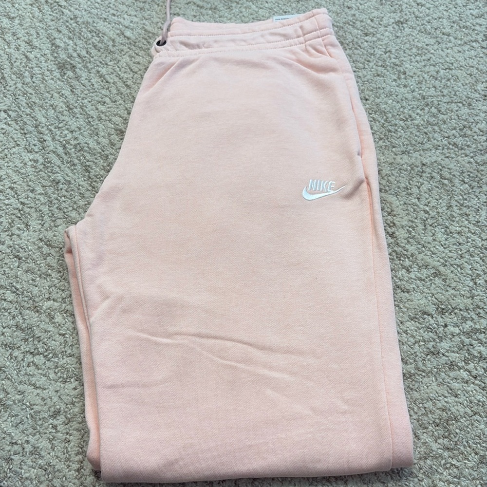 Nike Standard fit mid rise pink sweats Large brand new with tags